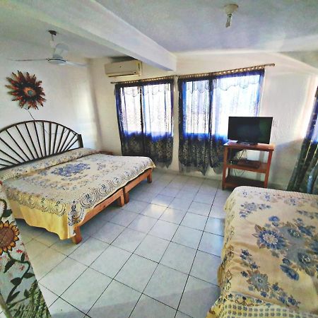 Hotel Amueblados Gaby Сиуатанехо Екстериор снимка