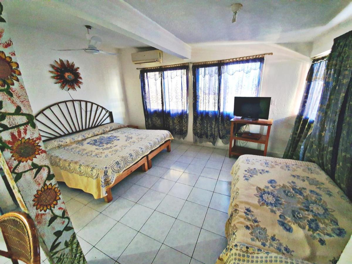 Hotel Amueblados Gaby Сиуатанехо Екстериор снимка