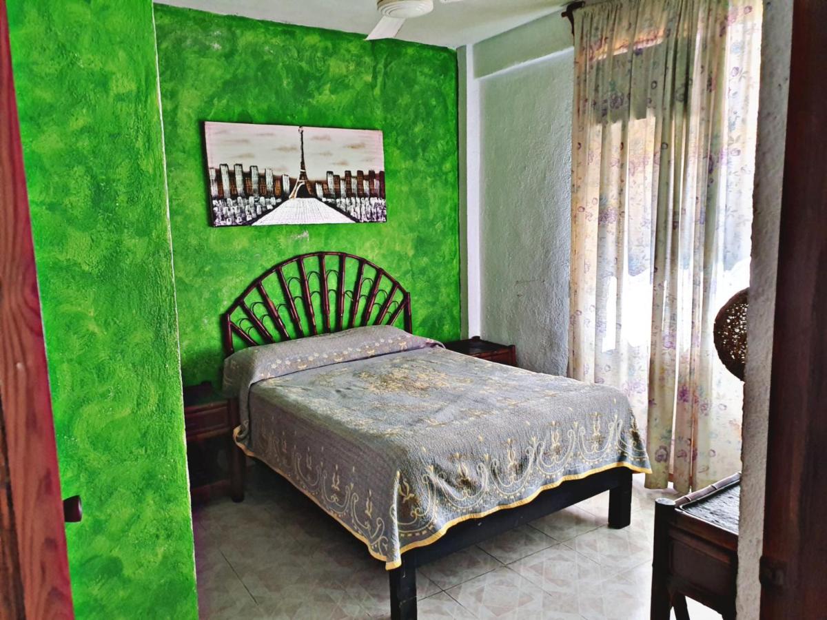 Hotel Amueblados Gaby Сиуатанехо Екстериор снимка